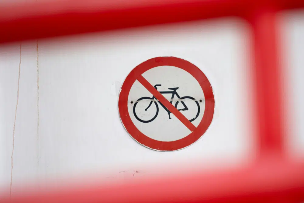 Bicycle with red circle and cross, symbolising denied access or rejection